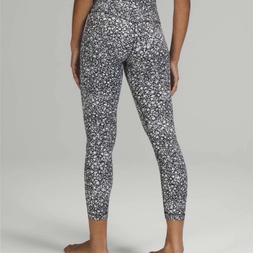 Lululemon Athletica Black and White Patterned Leggings - Picture 1 of 4